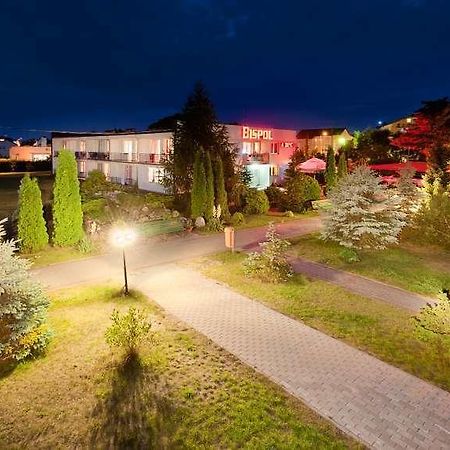 Готель Bispol Trzebiatow  Екстер'єр фото